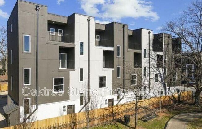 456 PKWY DR NE