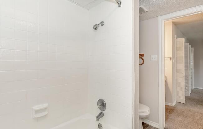 2 beds, 1 bath, 940 sqft, $1,665