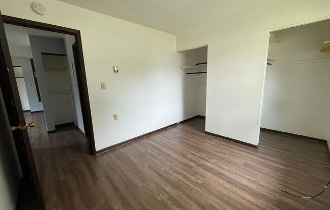 2 beds, 1 bath, 660 sqft, $555, Unit Unit 4B