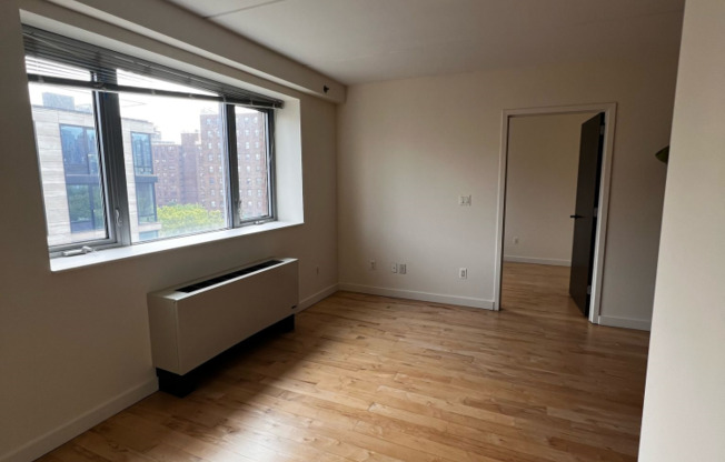 2 beds, 1 bath, 593 sqft, $3,200, Unit B8C