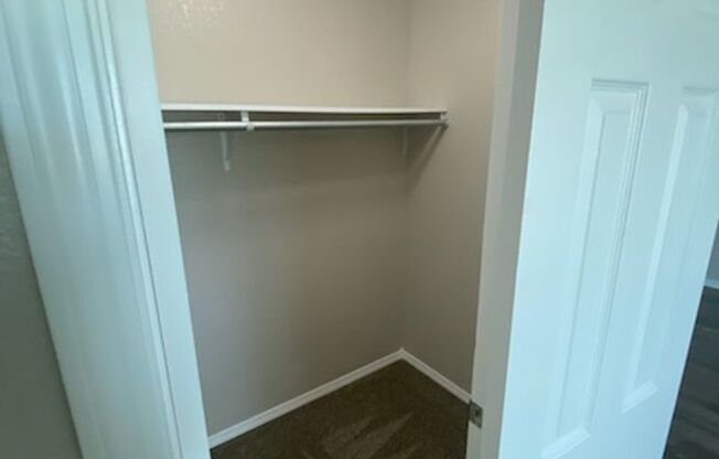 2 beds, 2 baths, 856 sqft, $920, Unit 2827-1811