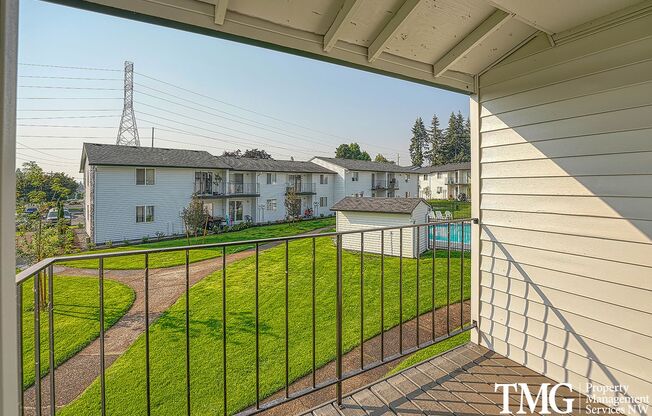 3 beds, 1 bath, 943 sqft, $1,550, Unit 37