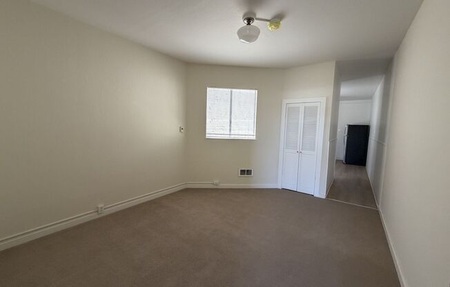 Bright & Spacious One Bedroom, Recently Renovated, W&D in Unit. Available Now!