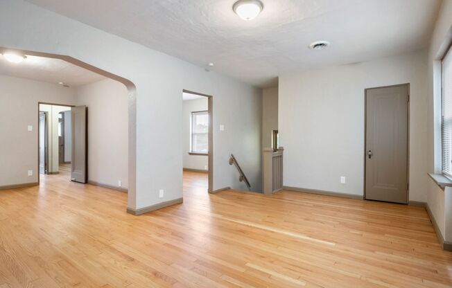 2 beds, 1 bath, $1,295, Unit 5909A - 808