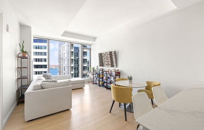 1 bed, 1 bath, 691 sqft, $5,650, Unit 1912