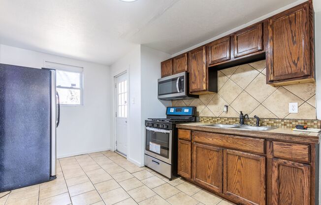 Available May - Traditional 2 Bedroom Home in Dormont w/ LOTS of natural light!