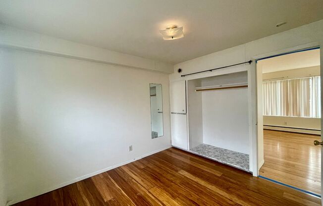 1 bedroom, 1 Bath Apartment in Columbia City! $1300 Per month
