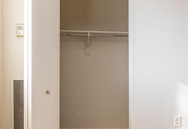 2 beds, 1.5 baths, 1,008 sqft, $1,600, Unit Unit 112