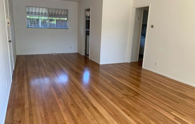 Spacious 2 bed/1.5 bath duplex in Walnut Creek