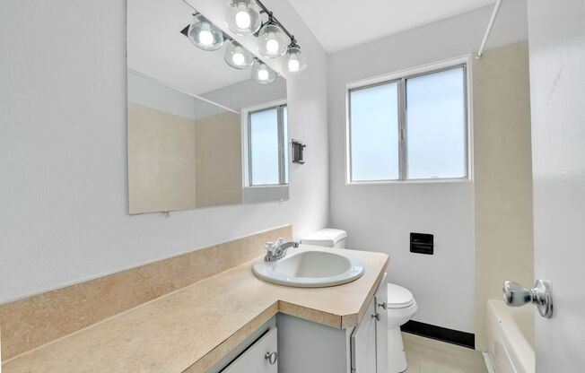 2 beds, 1.5 baths, 750 sqft, $1,395, Unit 37