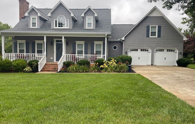 Beautiful 3 Bedroom 2.5 Bath with a Lake View in Simpsonville!