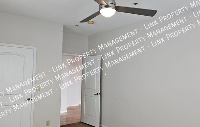 2 beds, 1 bath, $1,400, Unit APARTMENT 305