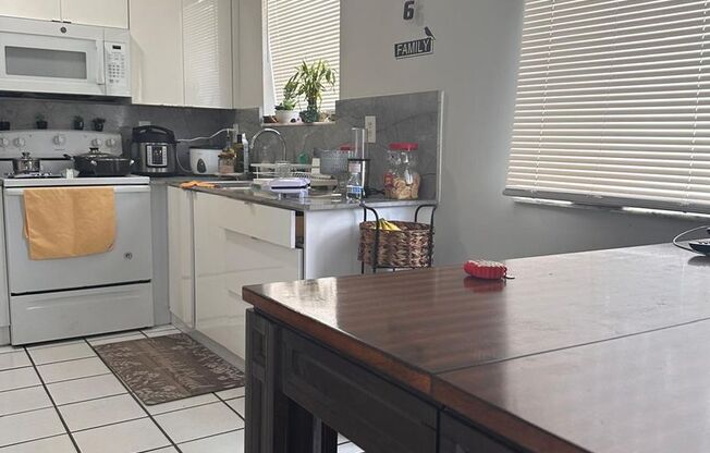 2 beds, 1 bath, 521 sqft, $1,840, Unit 114