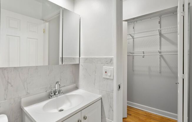 Studio, 1 bath, 275 sqft, $1,400, Unit 547
