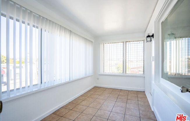 2324 W WASHINGTON BLVD