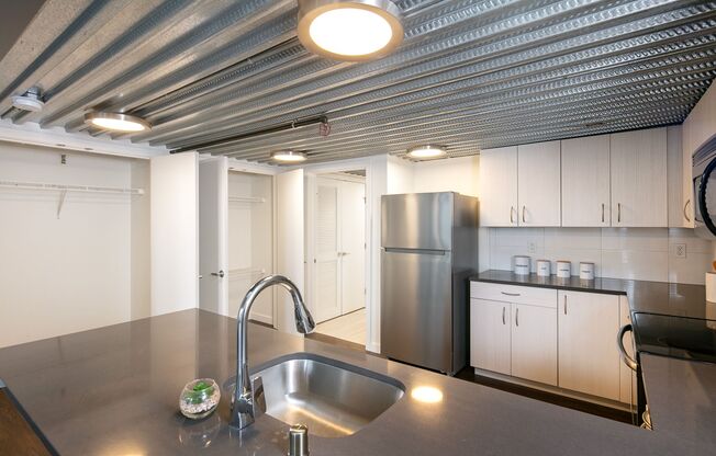 1 bed, 1 bath, 1,005 sqft, $2,795, Unit 102