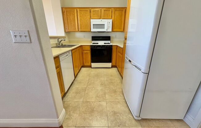 Beautiful 2 bedroom townhome with 2 car garage in gated community near Summerlin