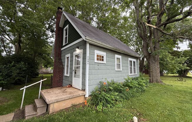 1424 S Meeker Ave - 2502 E 8th St