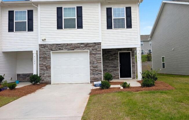 Beautiful, end-unit, townhome located in the Mallard Creek Towns Community in Charlotte!