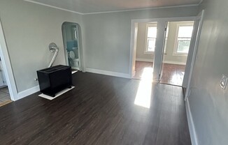 3 beds, 1 bath, 732 sqft, $1,600, Unit 2