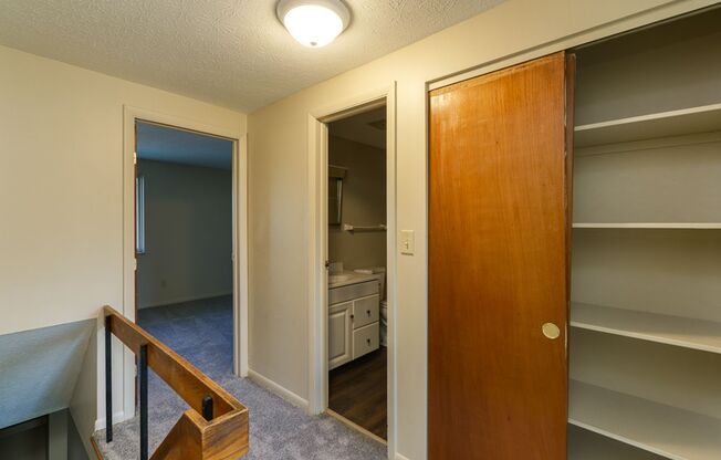 2 beds, 1.5 baths, $1,350, Unit 773 E Thurber Dr Apt. C