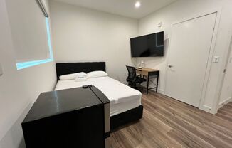 6 beds, 5 baths, 1,788 sqft, $1,600, Unit 303 - Signature Room - 2