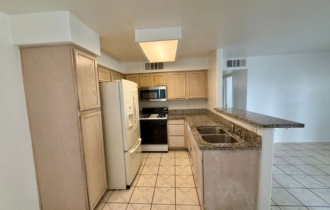 SE 2 bedroom condo in gated community