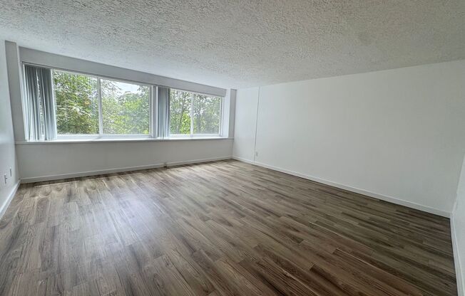 2 beds, 2 baths, 892 sqft, $1,545, Unit 303
