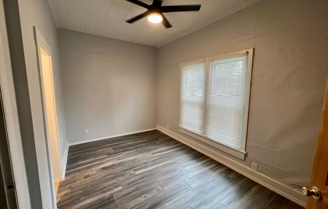 1 bed, 1 bath, 600 sqft, $1,000, Unit A