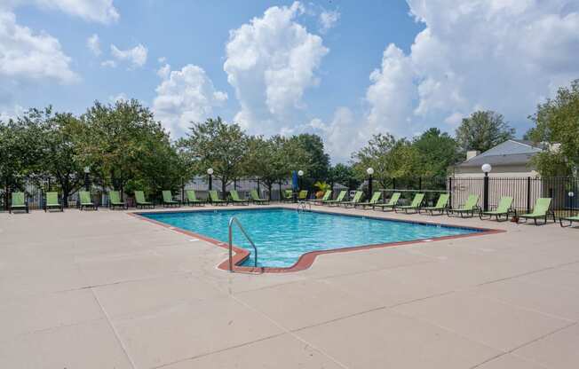 Swimming Pool And Sundeck at Chinoe Creek Apartments, PRG Real Estate, Kentucky, 40502