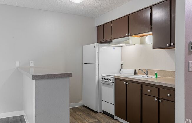 Studio, 1 bath, 355 sqft, $1,040