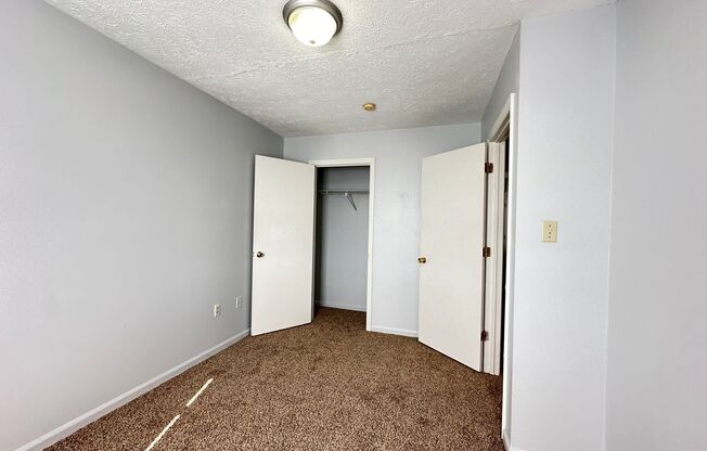 2 beds, 1.5 baths, $900, Unit 5