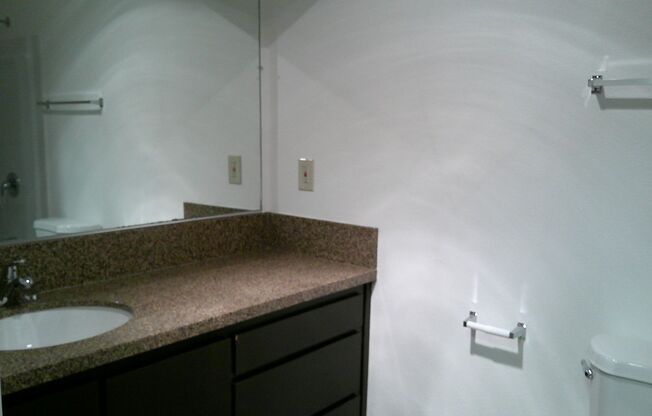 3 beds, 2 baths, 1,225 sqft, $3,300, Unit 48-21H