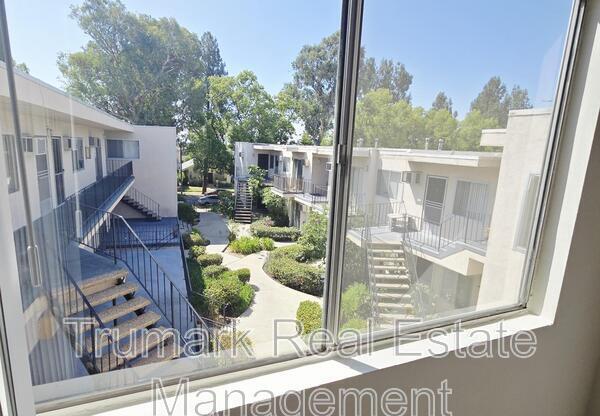 345 E TUJUNGA AVE