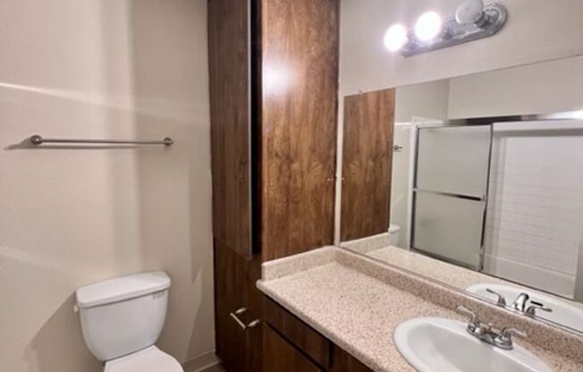 2 beds, 2 baths, 900 sqft, $1,695, Unit 28