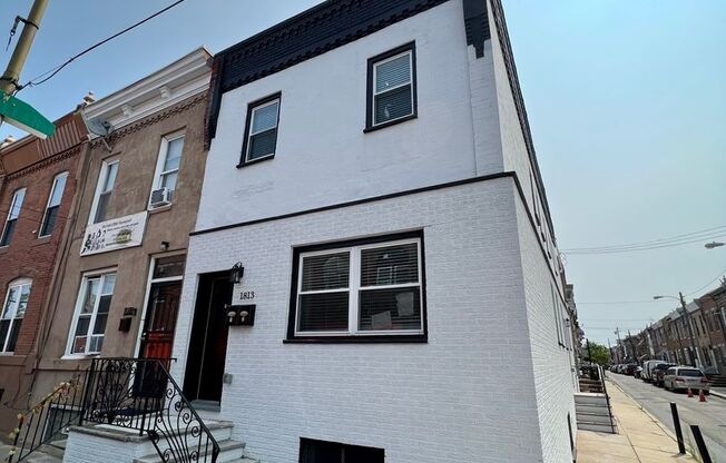 Newly Renovated 2-Bedroom Apartment in South Philadelphia! Available mid-September!