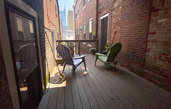 Bright One Bedroom Apartment in Spring Garden!