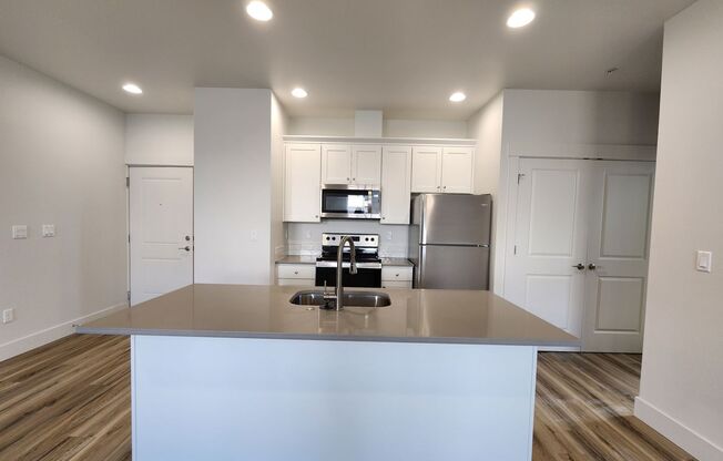 1 bed, 1 bath, $1,350, Unit 1075-102