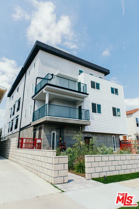 1431 S SHERBOURNE DR