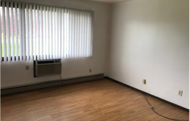 Acorn Court Apartments