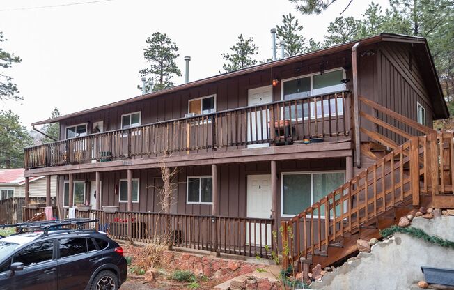 Four Plex with Mountain Views in Cascade!