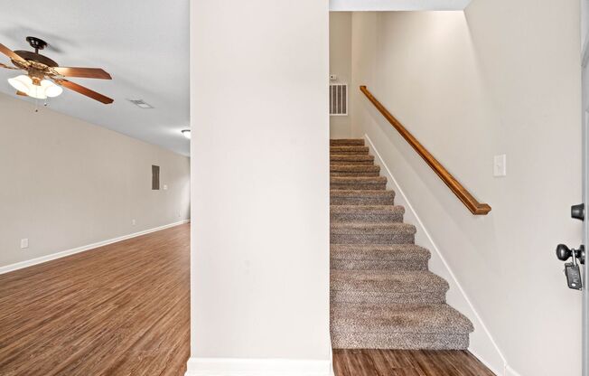 E Knollwood Cir - 1560
