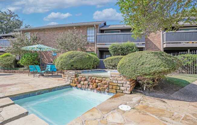 Fountain feature with 3ft pool section at The Pearl apartments in Shreveport, LA