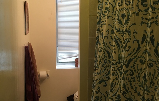 3 beds, 1 bath, 1,400 sqft, $1,595, Unit 4532-B14