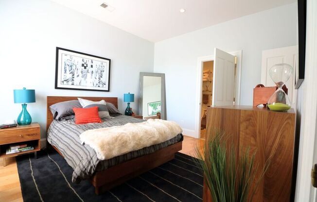 2 beds, 2 baths, 1,043 sqft, $5,495, Unit 703