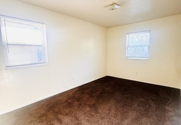 1415 W MAPLE AVE