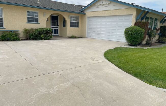 Beautifully  renovated   3 br/2Bth, Large Backyard, on beautiful treelined street Garden Grove