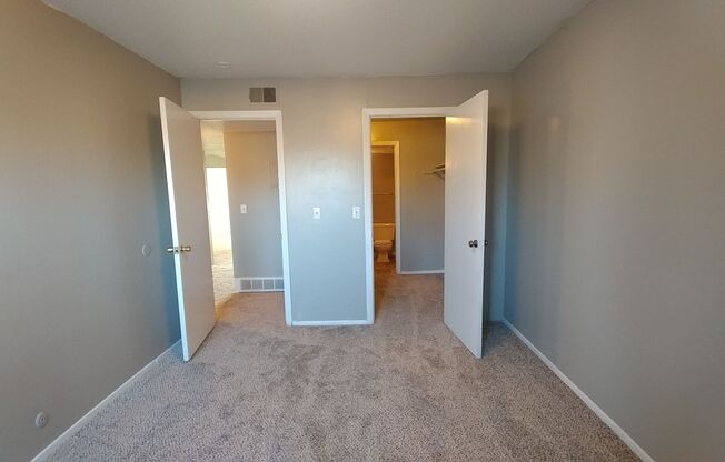 2 beds, 1 bath, 800 sqft, $1,005, Unit E204