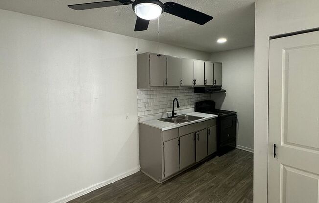 1 bed, 1 bath, 715 sqft, $1,000, Unit 6881-302