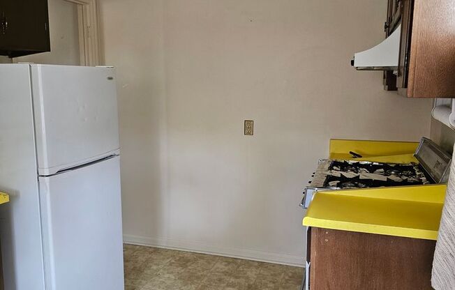 1 bed, 1 bath, 714 sqft, $925, Unit Apt 2